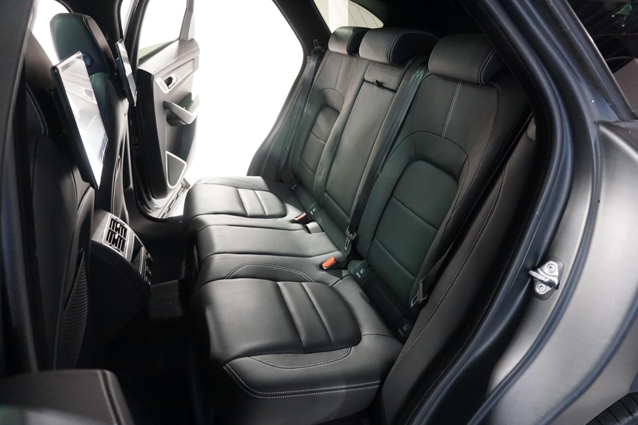 Jaguar F-PACE 3.0 D300 MHEV R-Dynamic HSE Black SUV 5dr Diesel Auto AWD Euro 6 (s/s) (300 ps)